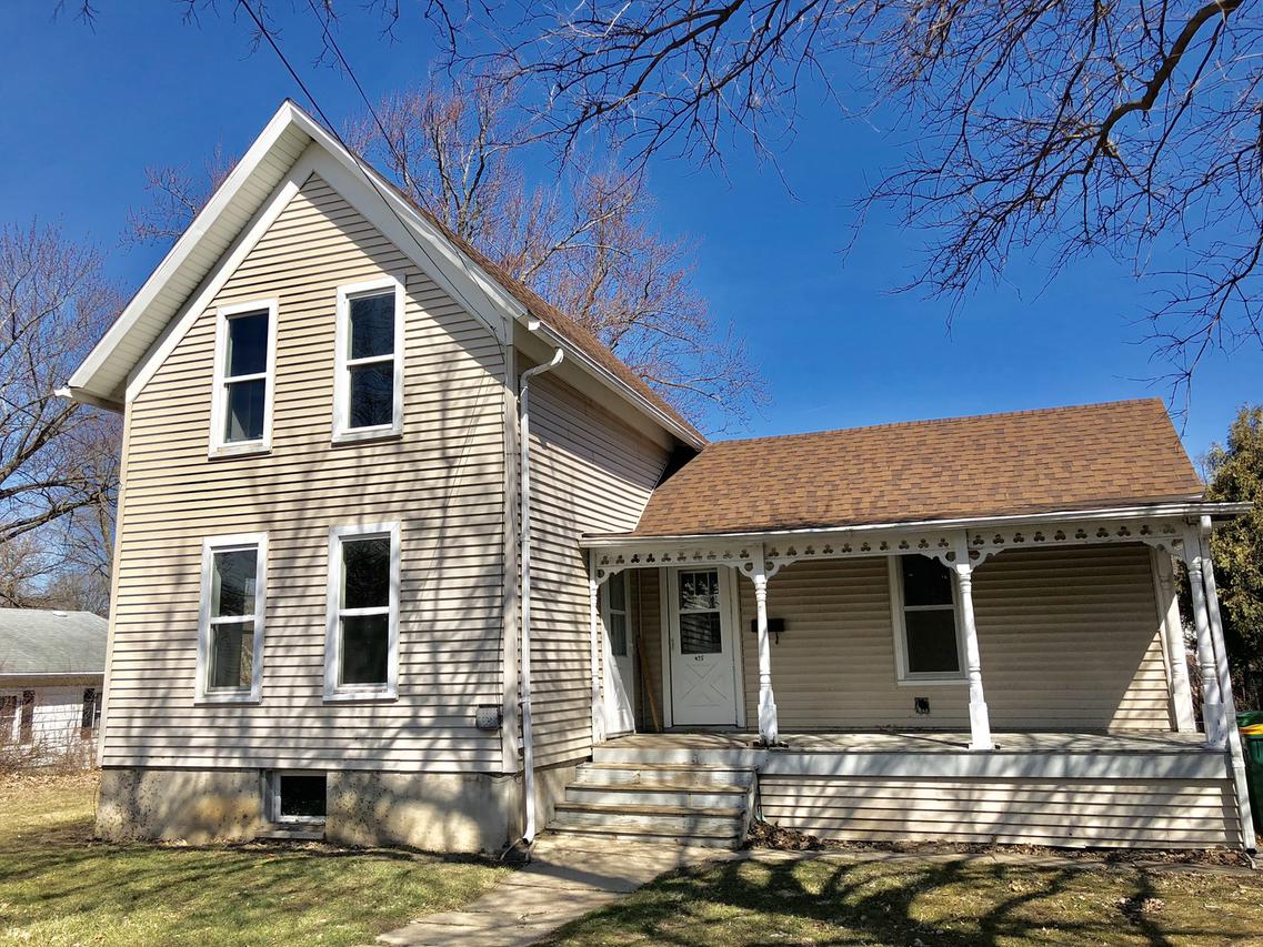 425 Charles St., Sycamore, IL 60178