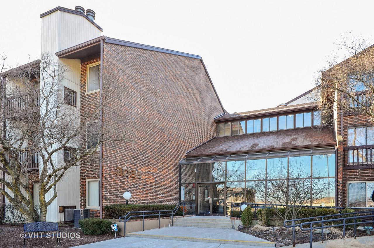 3085 Pheasant Creek Dr. #103, Northbrook, IL 60062