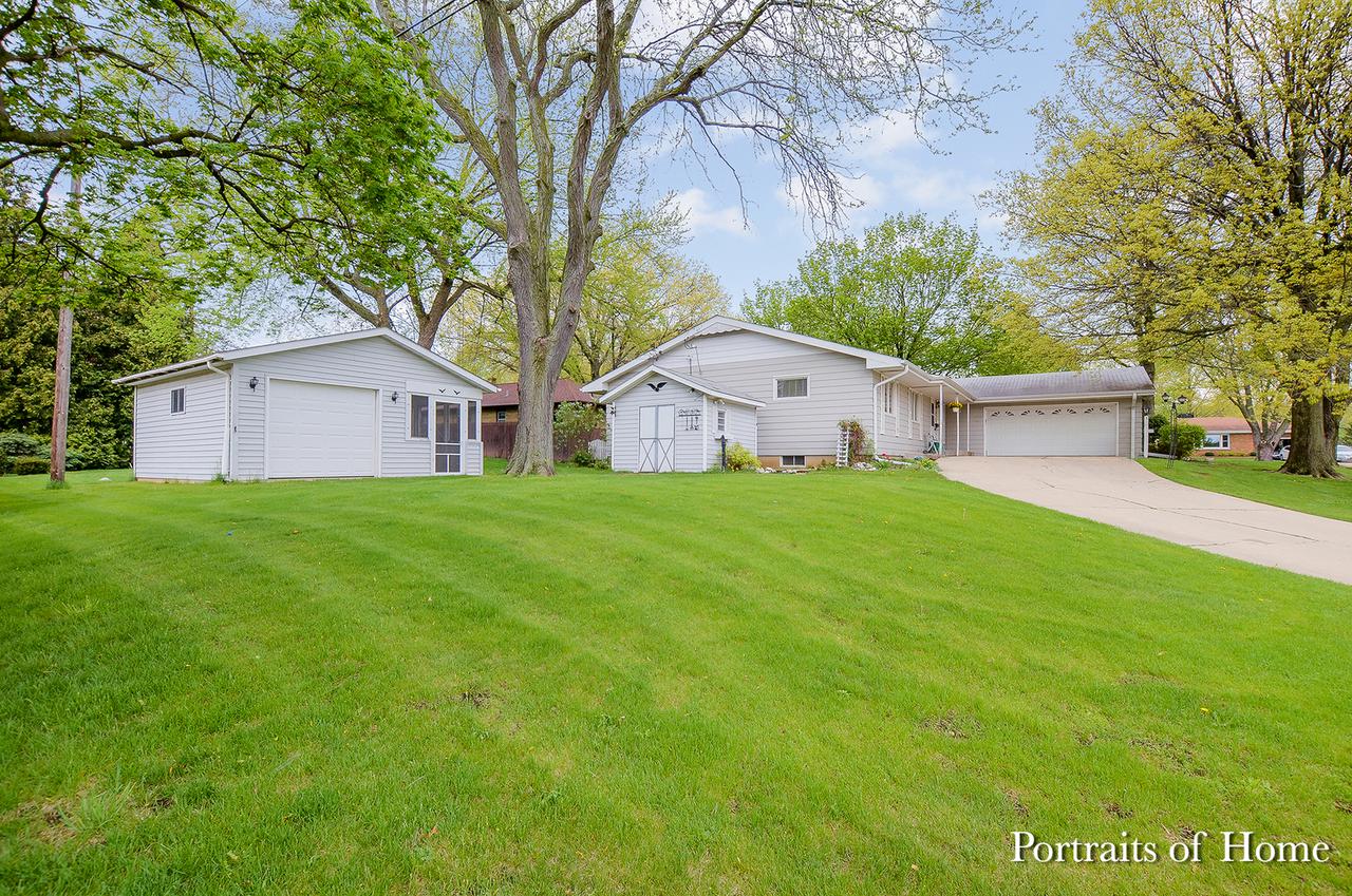 1025 Sunnymeade Tr., Dekalb, IL 60115