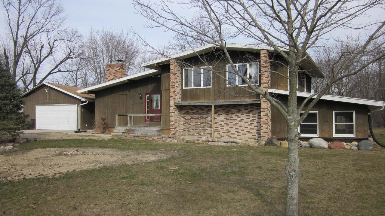 26072 N 400 East Rd., Long Point, IL 61333