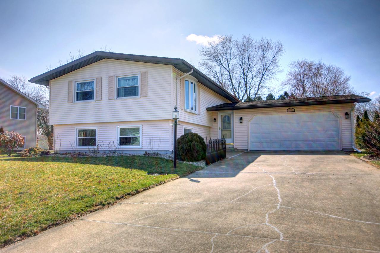 111 E Briarcliff Dr., St. Joseph, IL 61873