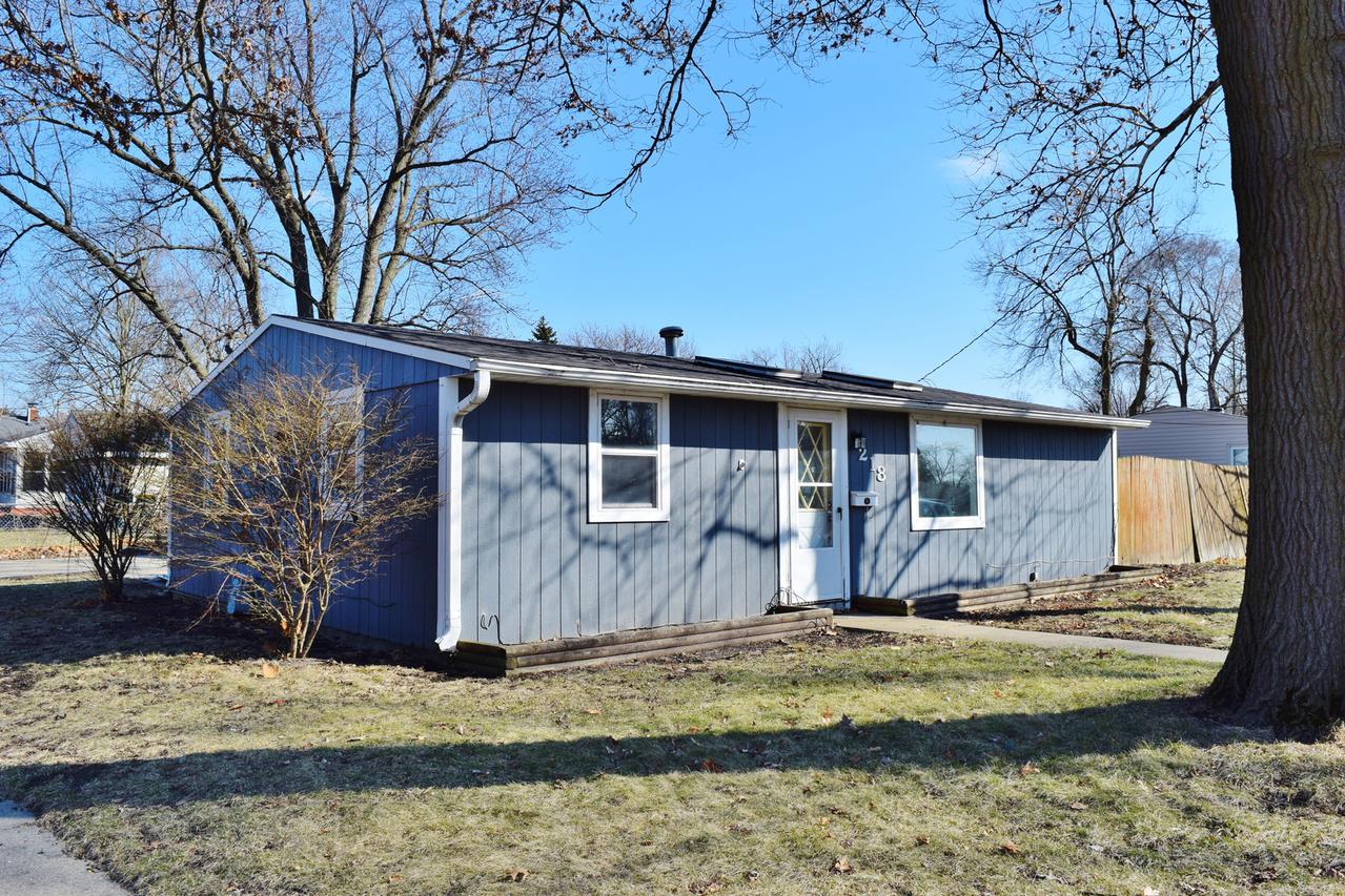 218 Home Dr., DeKalb, IL 60115