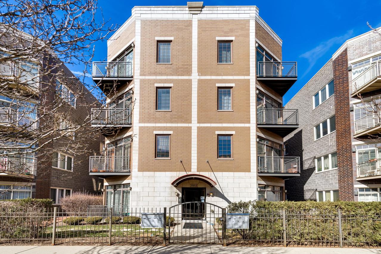 7932 W Grand Ave. #2E, Elmwood Park, IL 60707