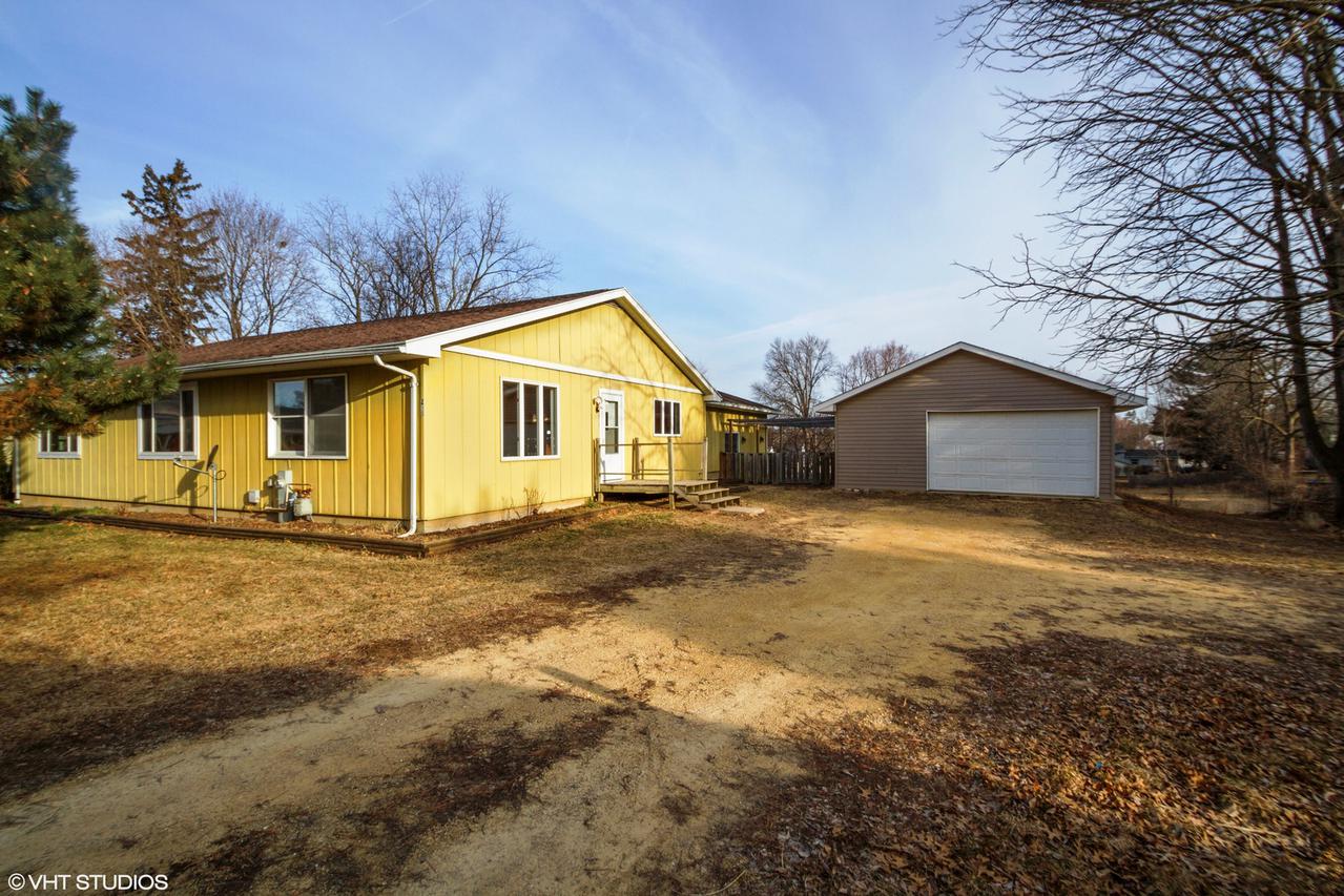 246 W Garfield St., Freeport, IL 61032