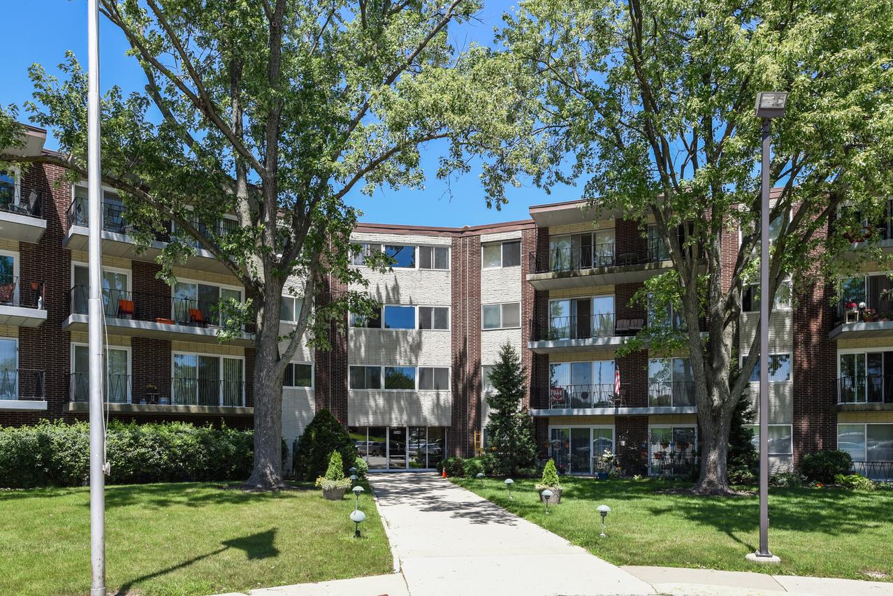 5540 Walnut Ave. #10C, Downers Grove, IL 60515