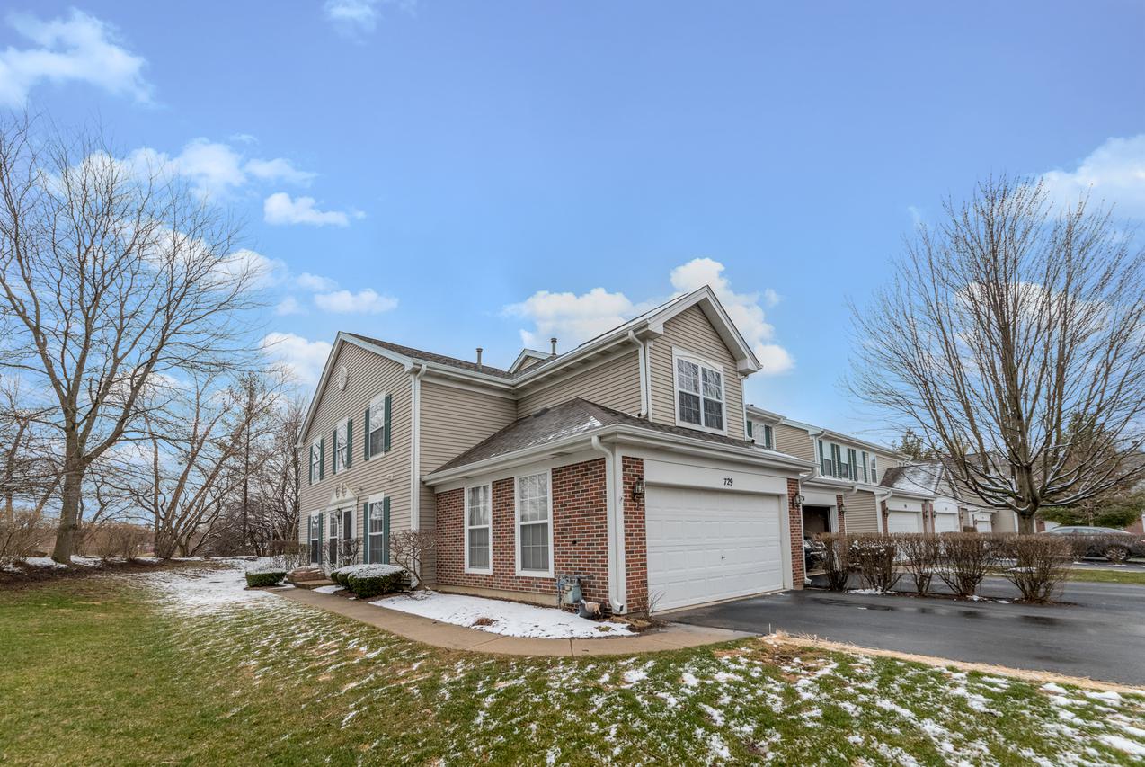 729 Timothy Ct., East Dundee, IL 60118