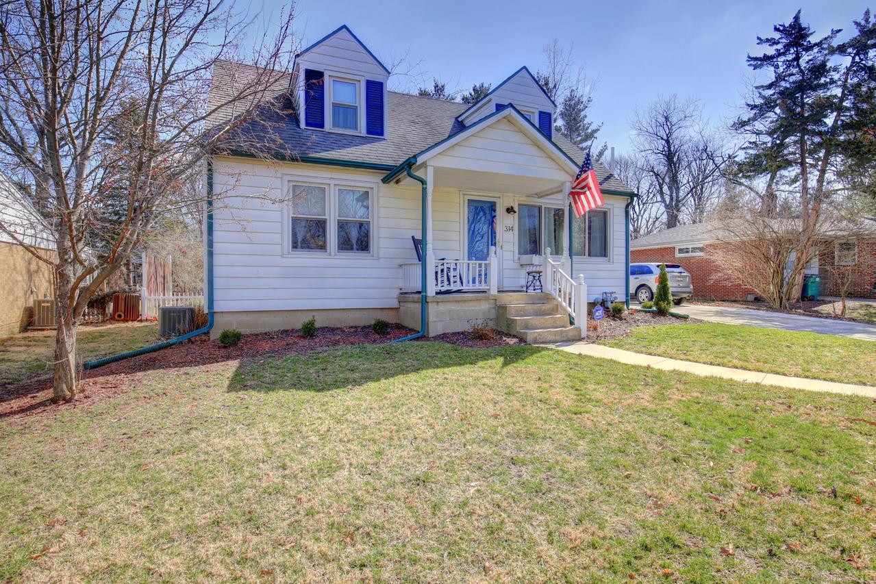 314 Elmwood Dr., Champaign, IL 61821