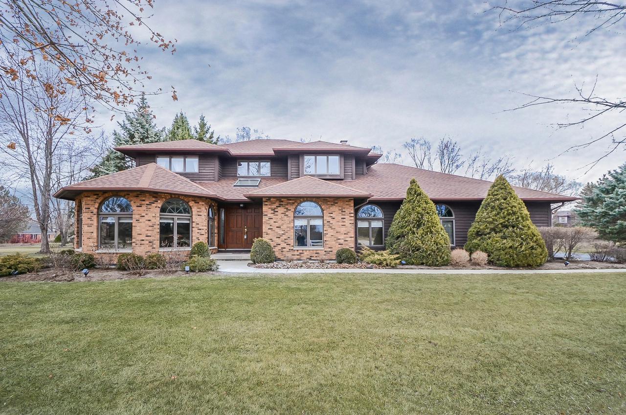 9916 Lakewood Rd., Lakewood, IL 60014