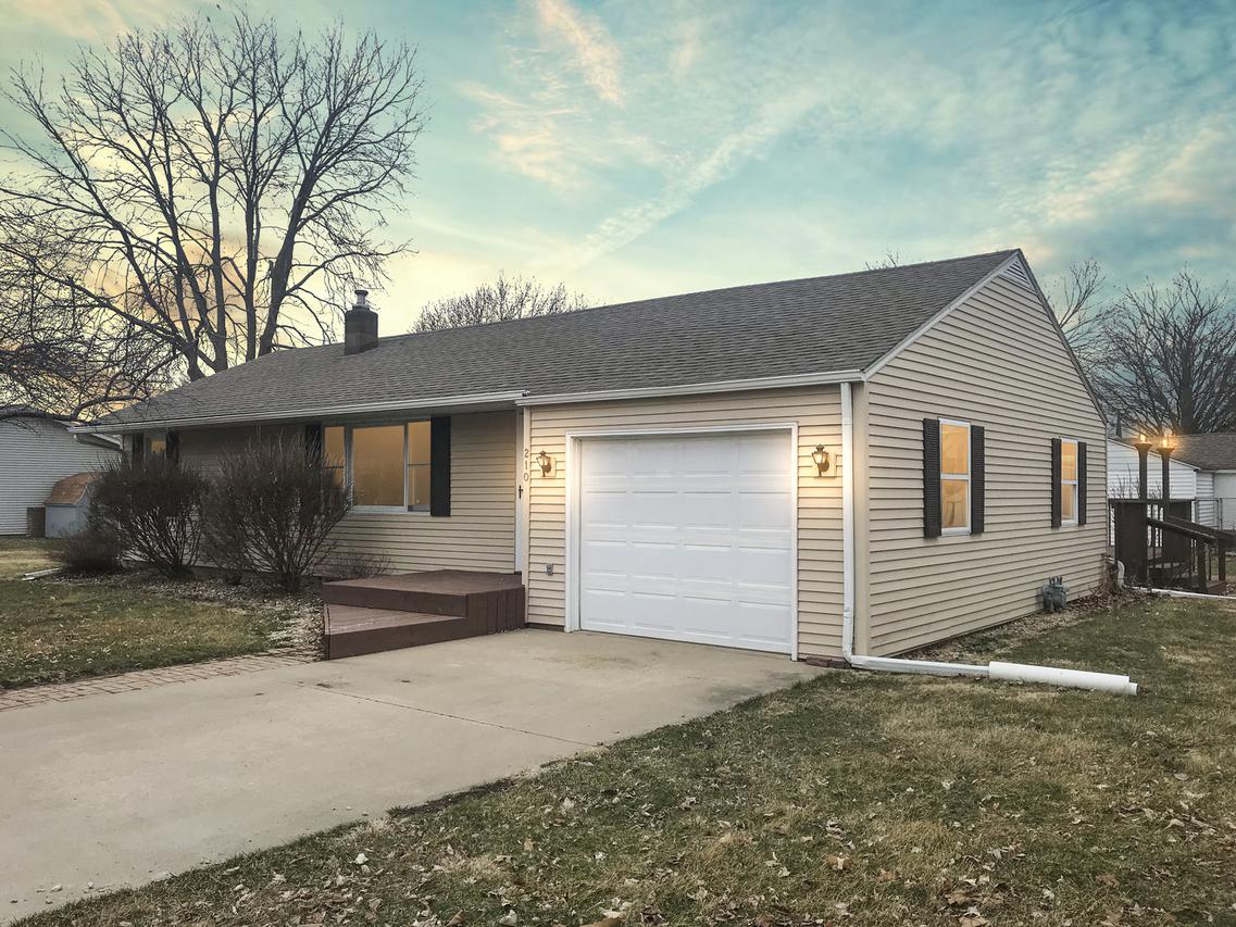 210 W Chestnut St., Sheffield, IL 61361