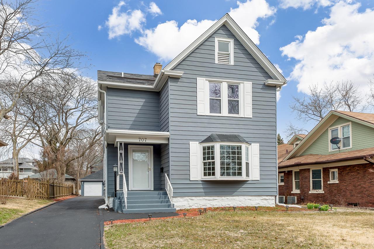 707 Garfield Ave., Aurora, IL 60506