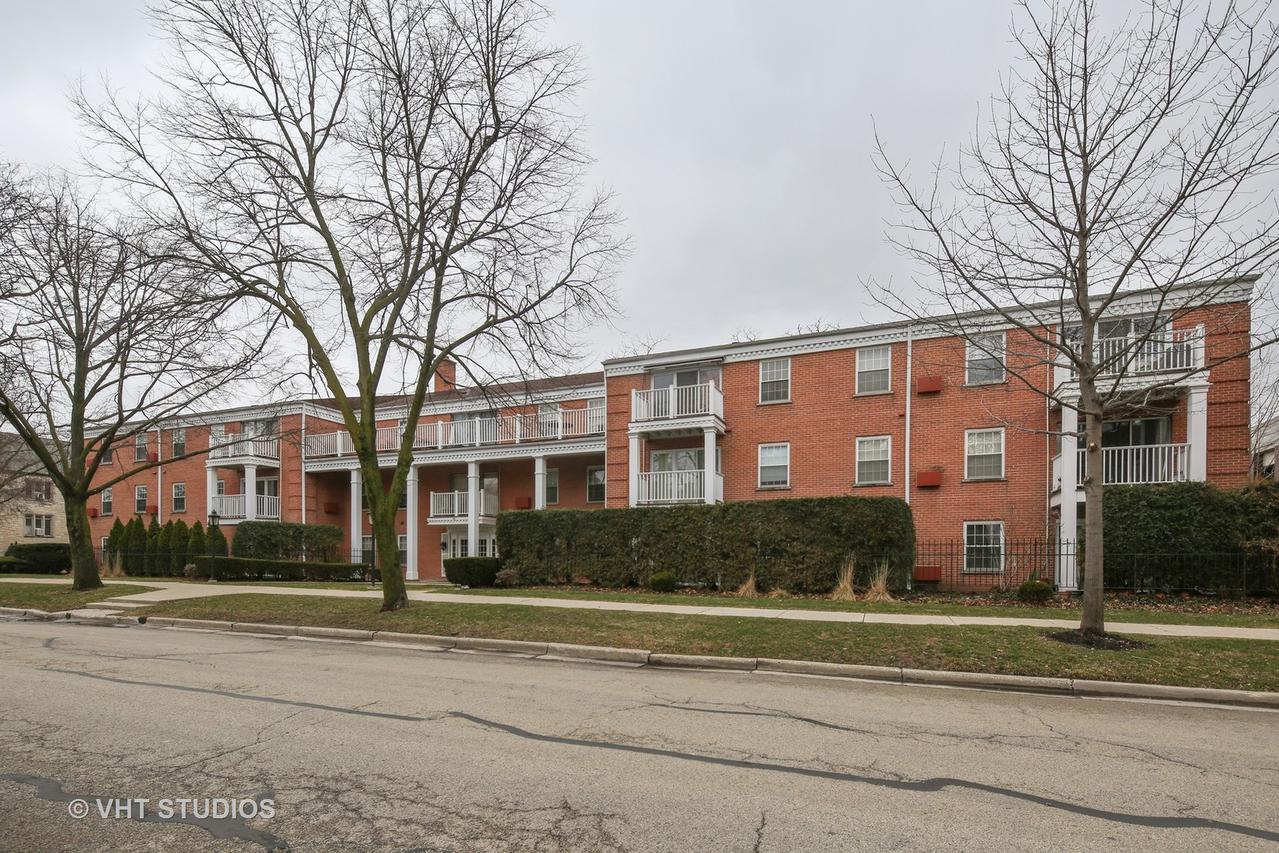 90 6th Ave. #201, La Grange, IL 60525