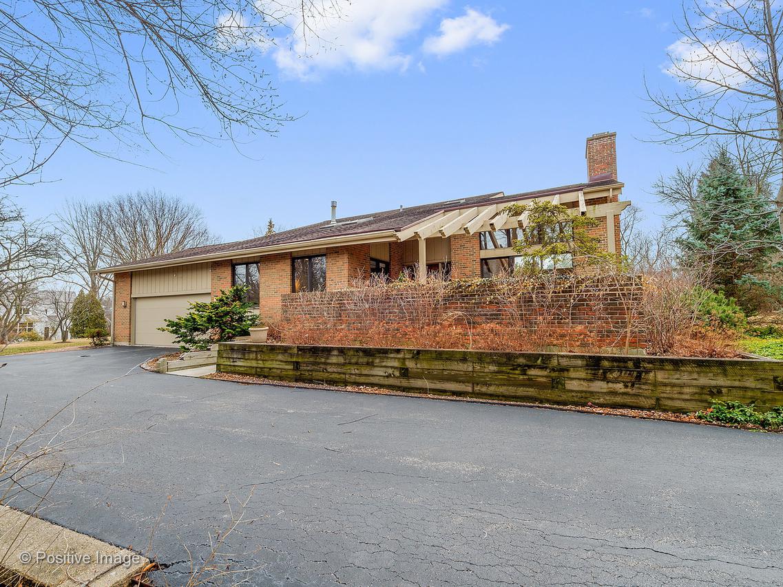 6140 S Park Ave., Burr Ridge, IL 60527