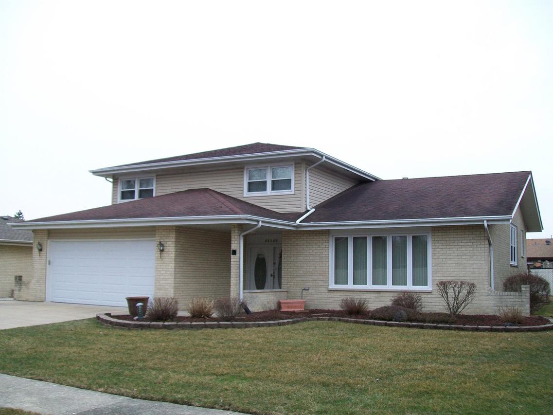 11120 S Possum Dr., Palos Hills, IL 60465