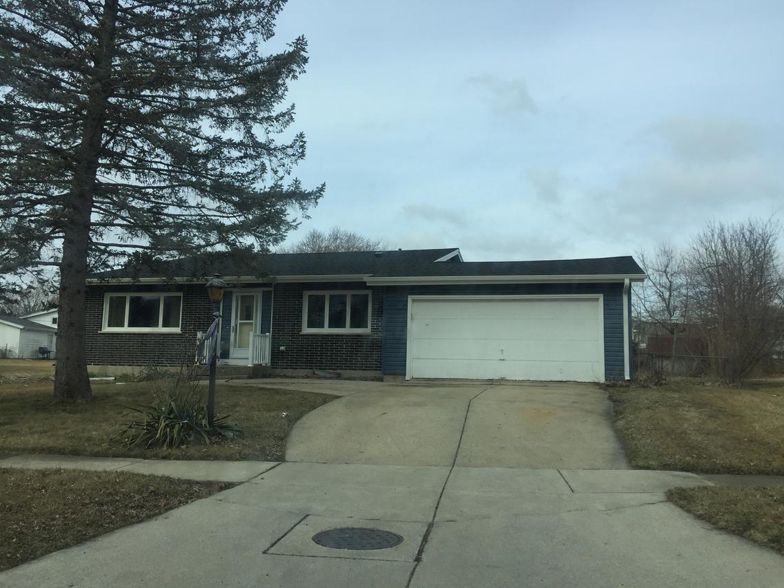 1930 Charles St., Woodstock, IL 60098