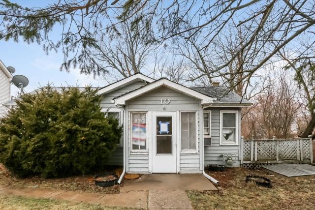 10 Ash Dr., Oakwood Hills, IL 60013