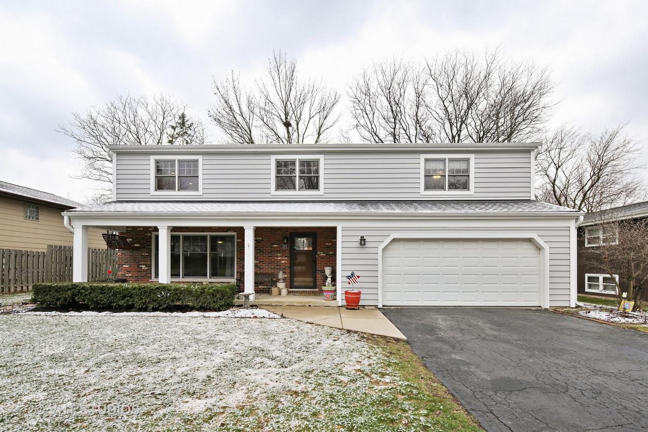 203 Robinson Ln., Westmont, IL 60559