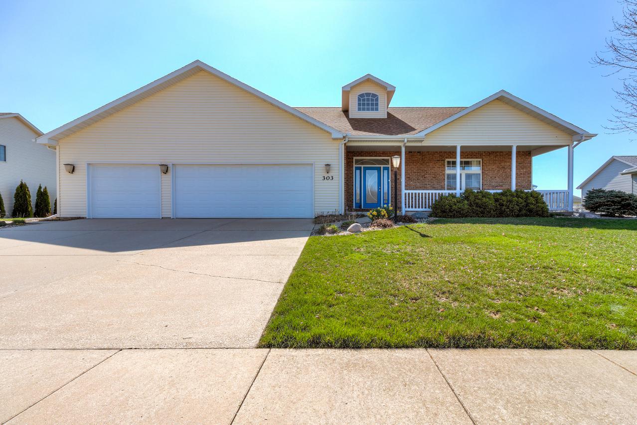 303 Castle Rock Dr., Monticello, IL 61856