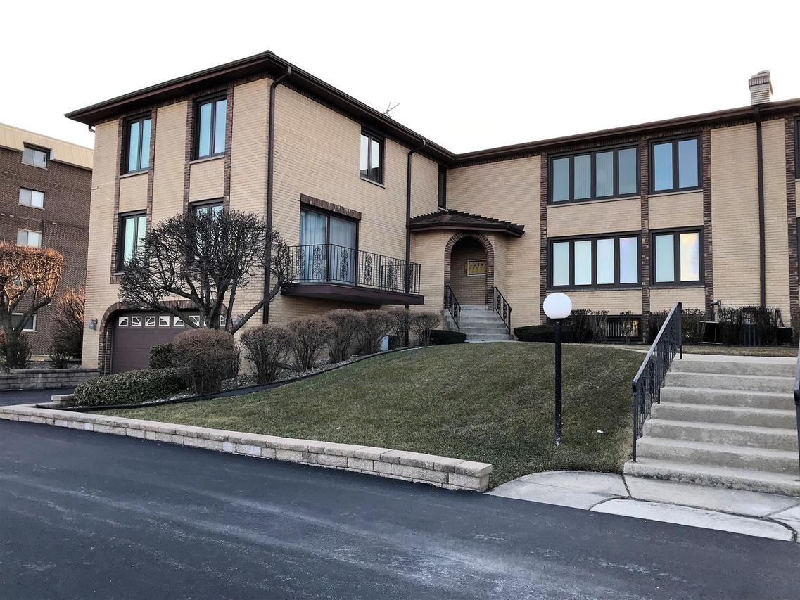 10360 Central Ave. #3C, Oak Lawn, IL 60453