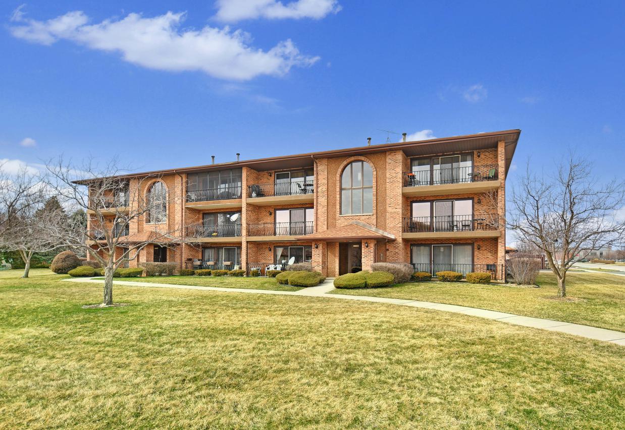 11108 Heritage Dr. #3B, Palos Hills, IL 60465
