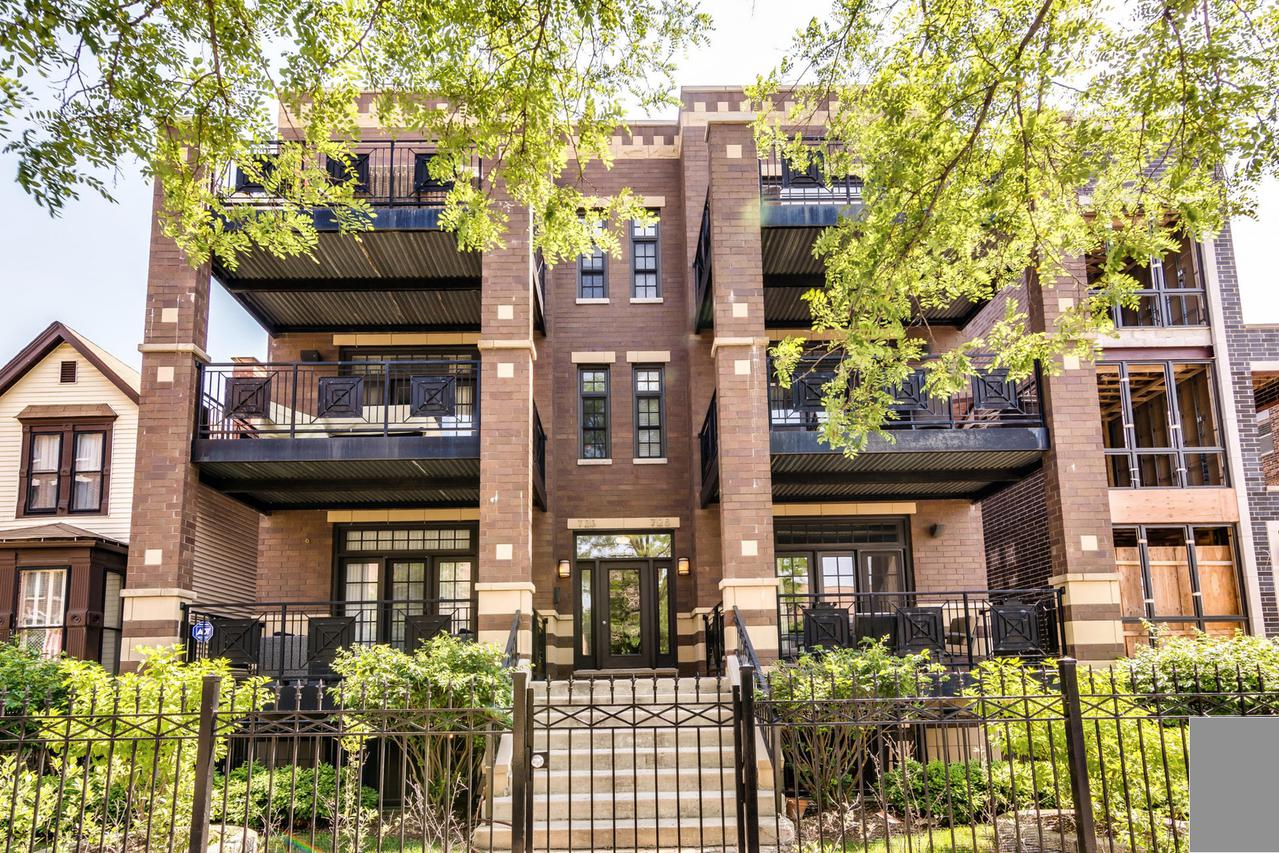 725 W Diversey Pkwy. #2W, Chicago, IL 60657