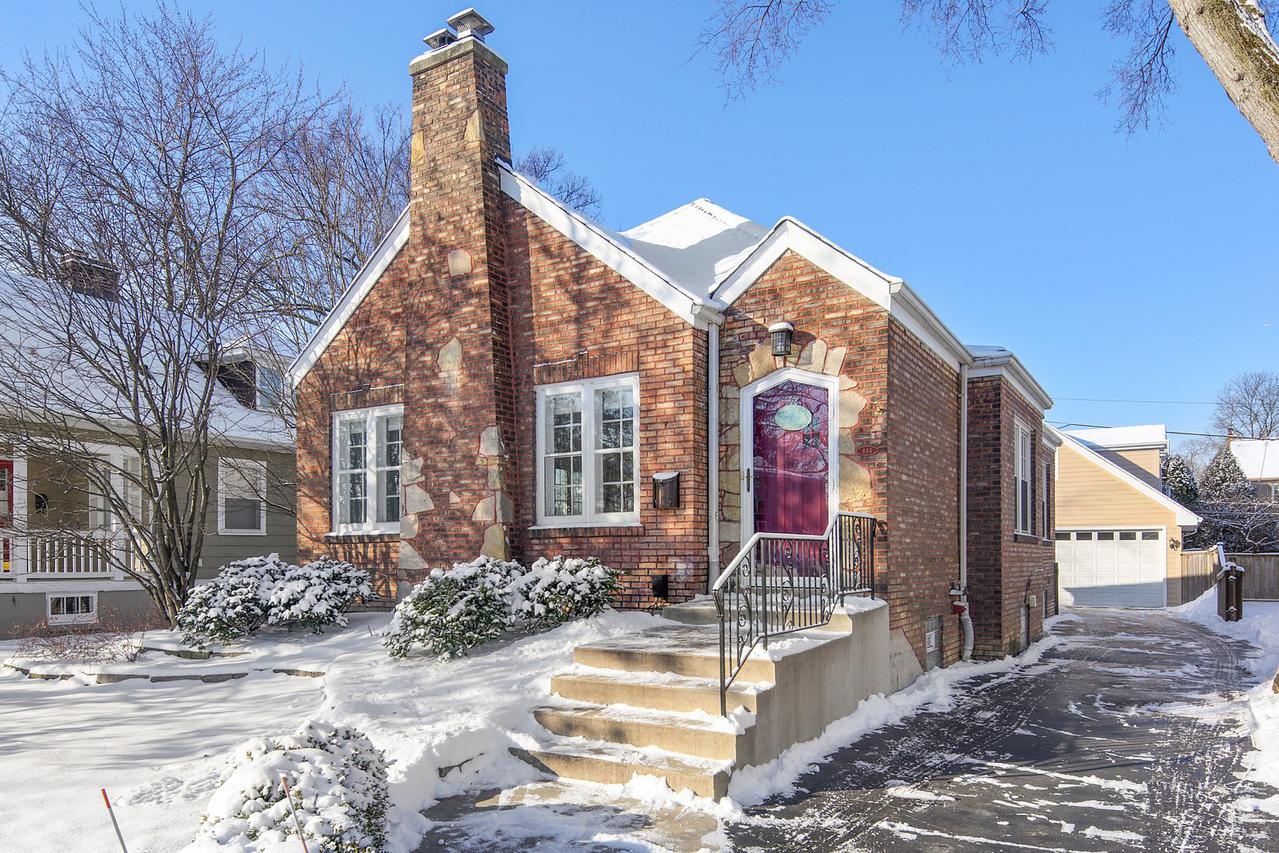 444 8th Ave., La Grange, IL 60525