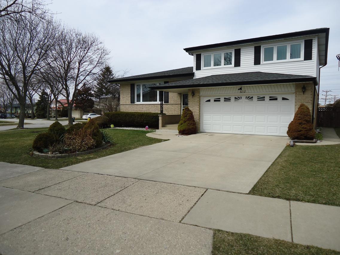 8212 W Lyons St., Niles, IL 60714