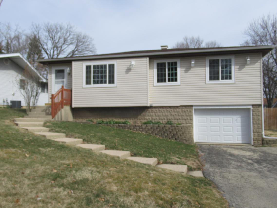 313 Hillside Pl., North Aurora, IL 60542