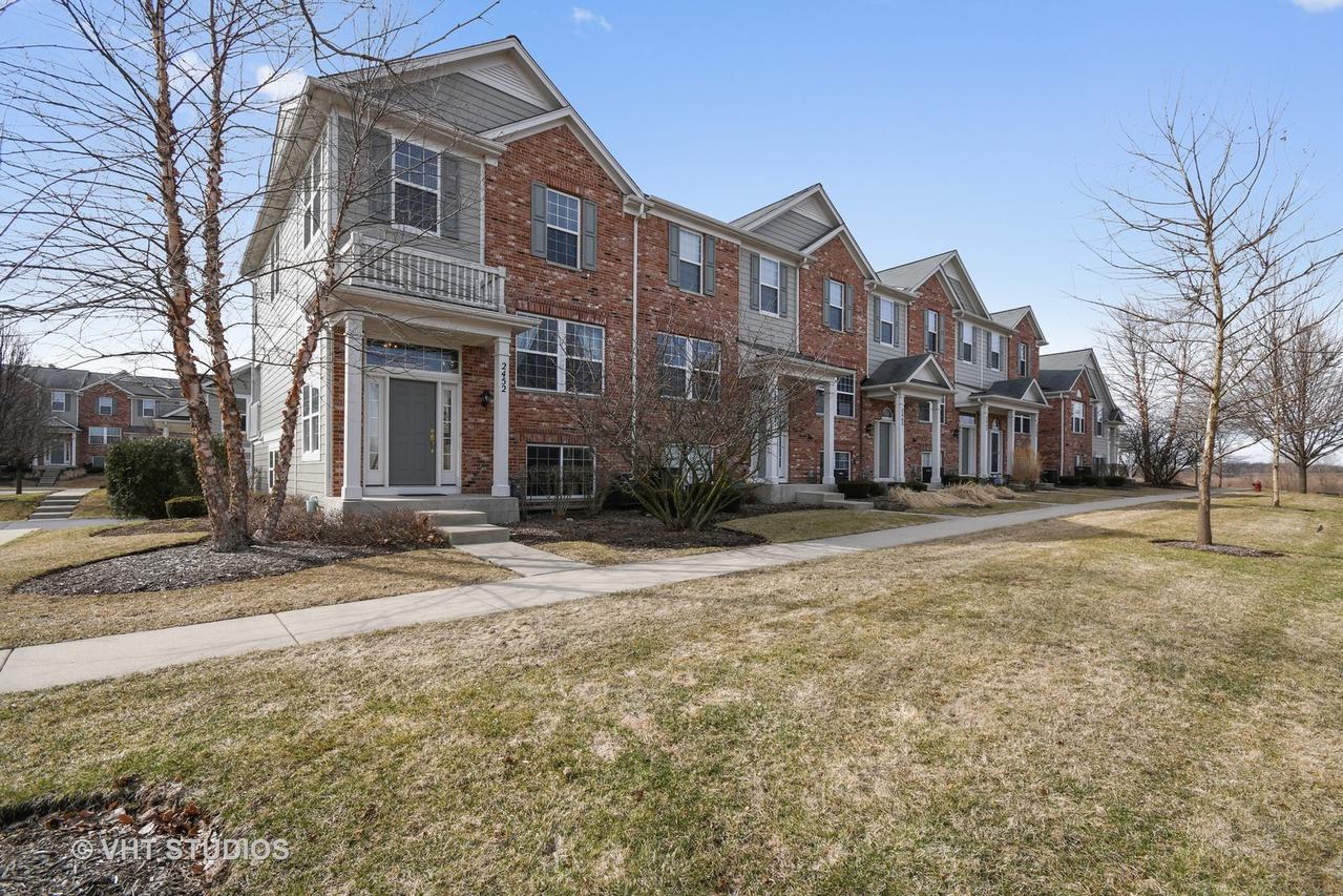 2452 Anna Way, Elgin, IL 60124