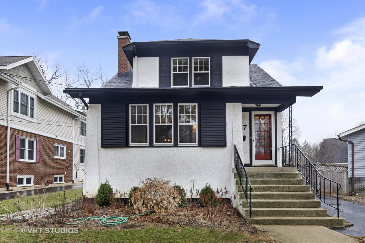 327 Phillips Ave., Glen Ellyn, IL 60137