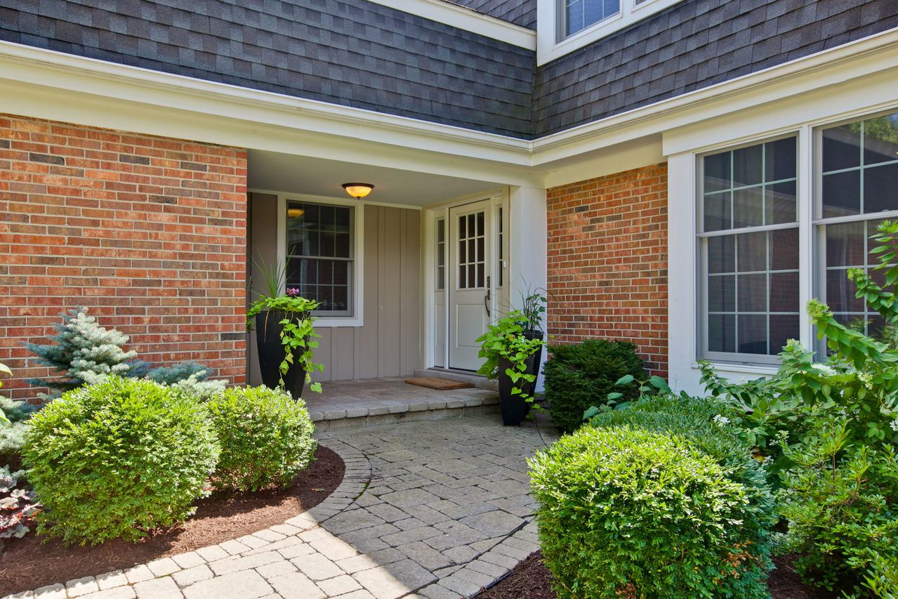 250 Fox Hunt Tr., Barrington, IL 60010