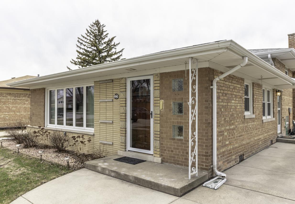 9940 Buell Ct., Oak Lawn, IL 60453