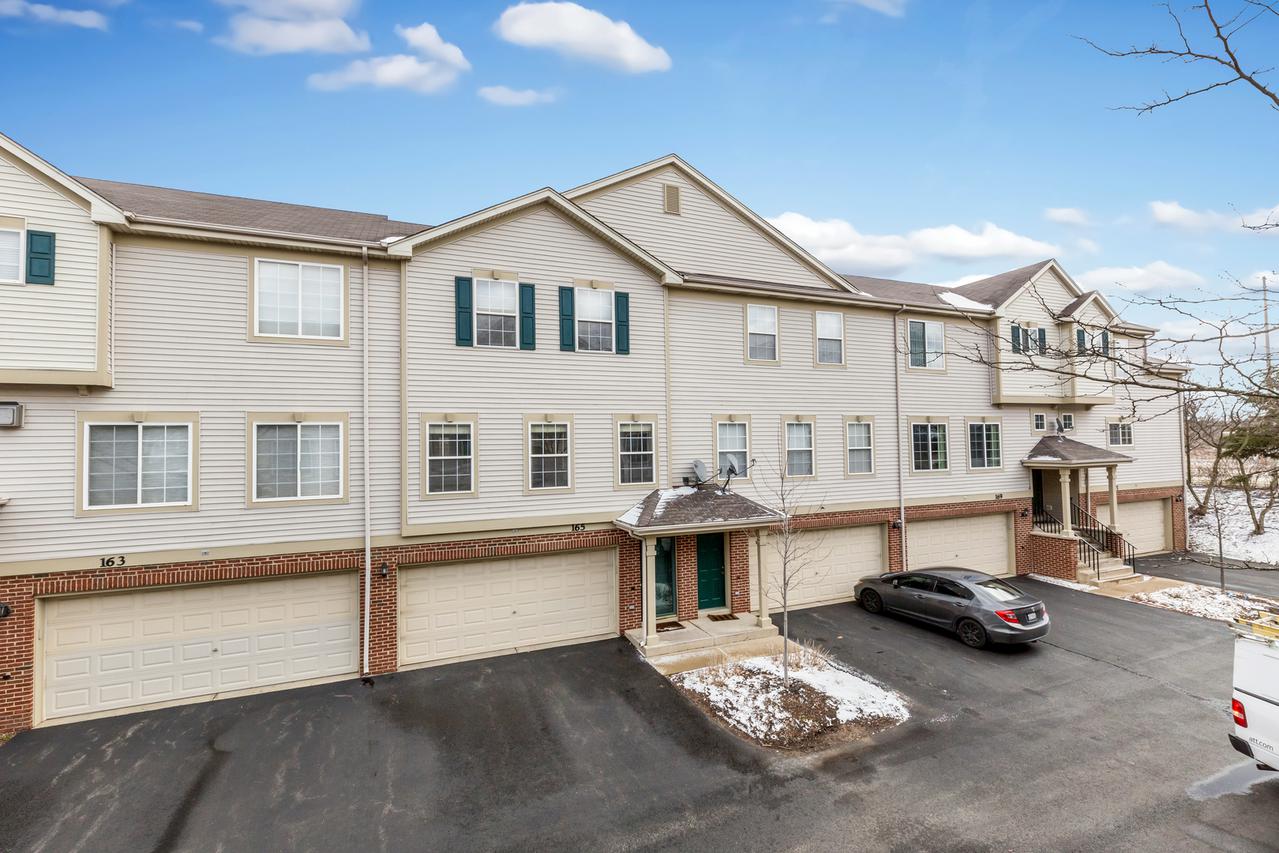 165 Monarch Dr., Streamwood, IL 60107