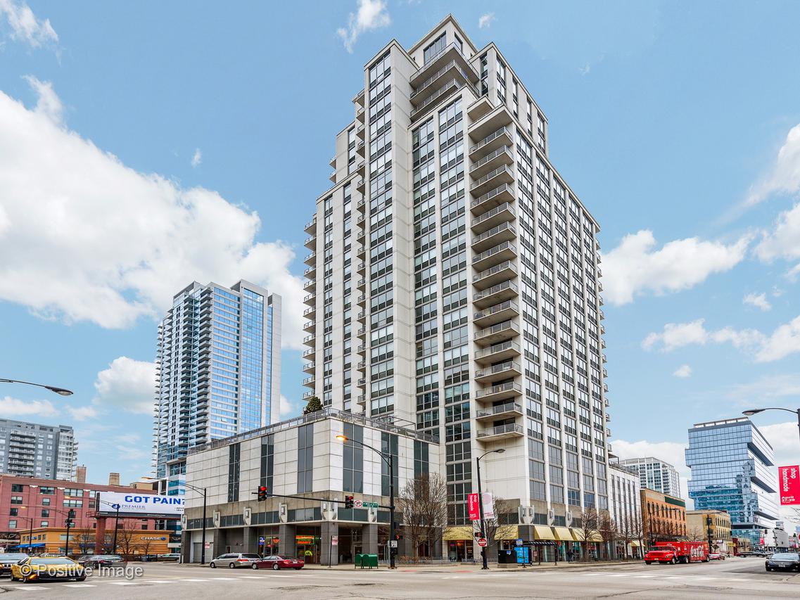 200 W Grand Ave. #1302, Chicago, IL 60654