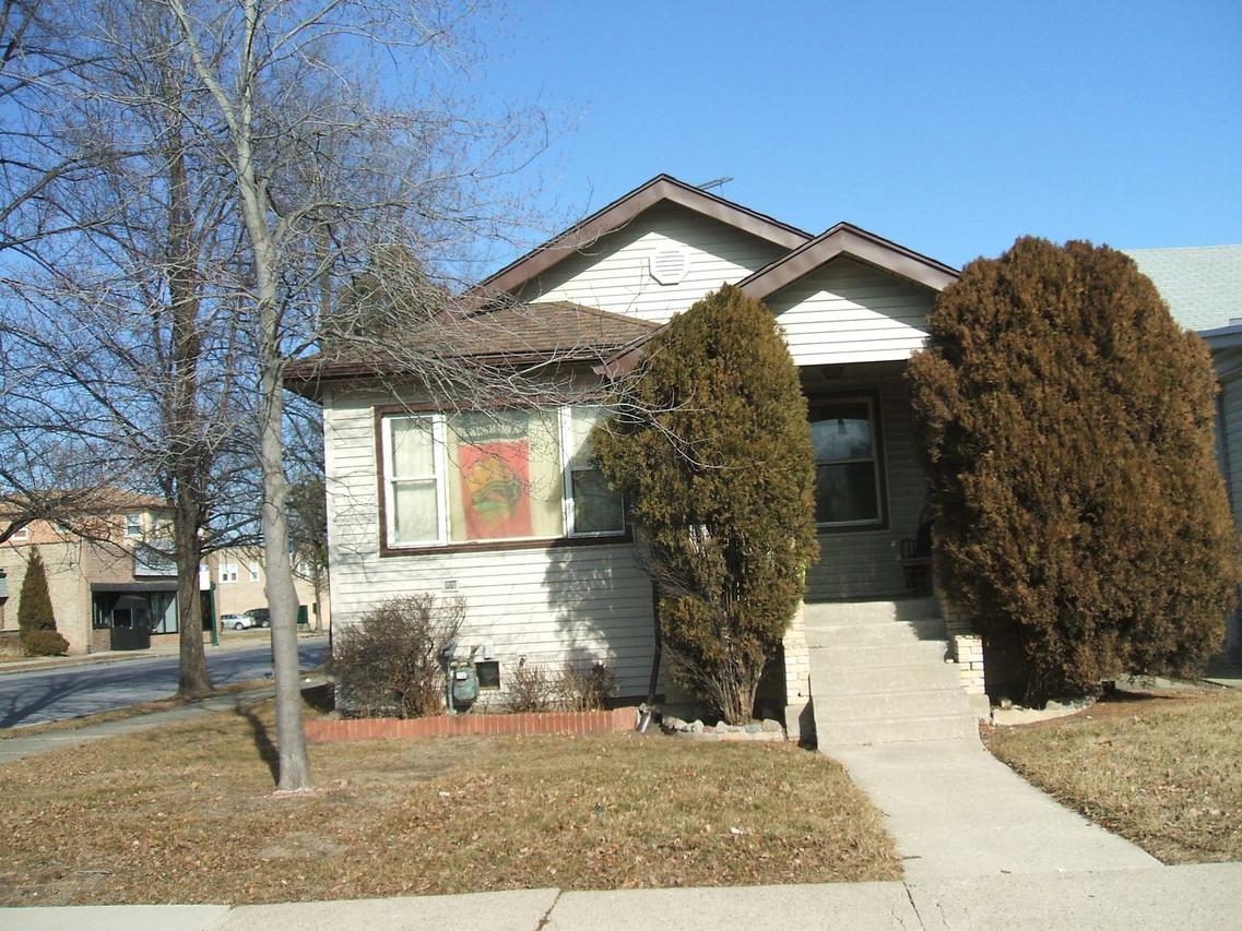 5556 W Warwick Ave., Chicago, IL 60641