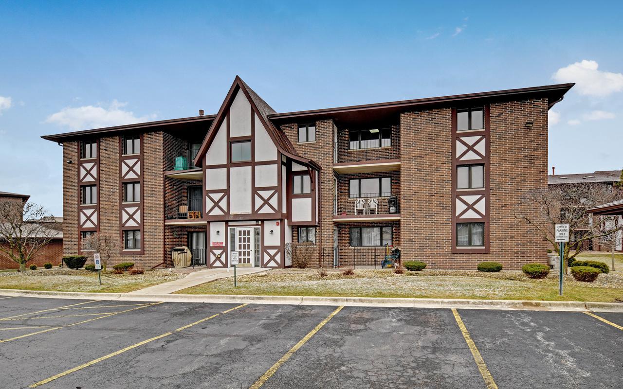 10511 S Roberts Rd. #3A, Palos Hills, IL 60465