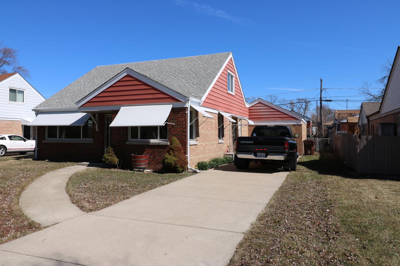 10813 S Komensky Ave., Oak Lawn, IL 60453