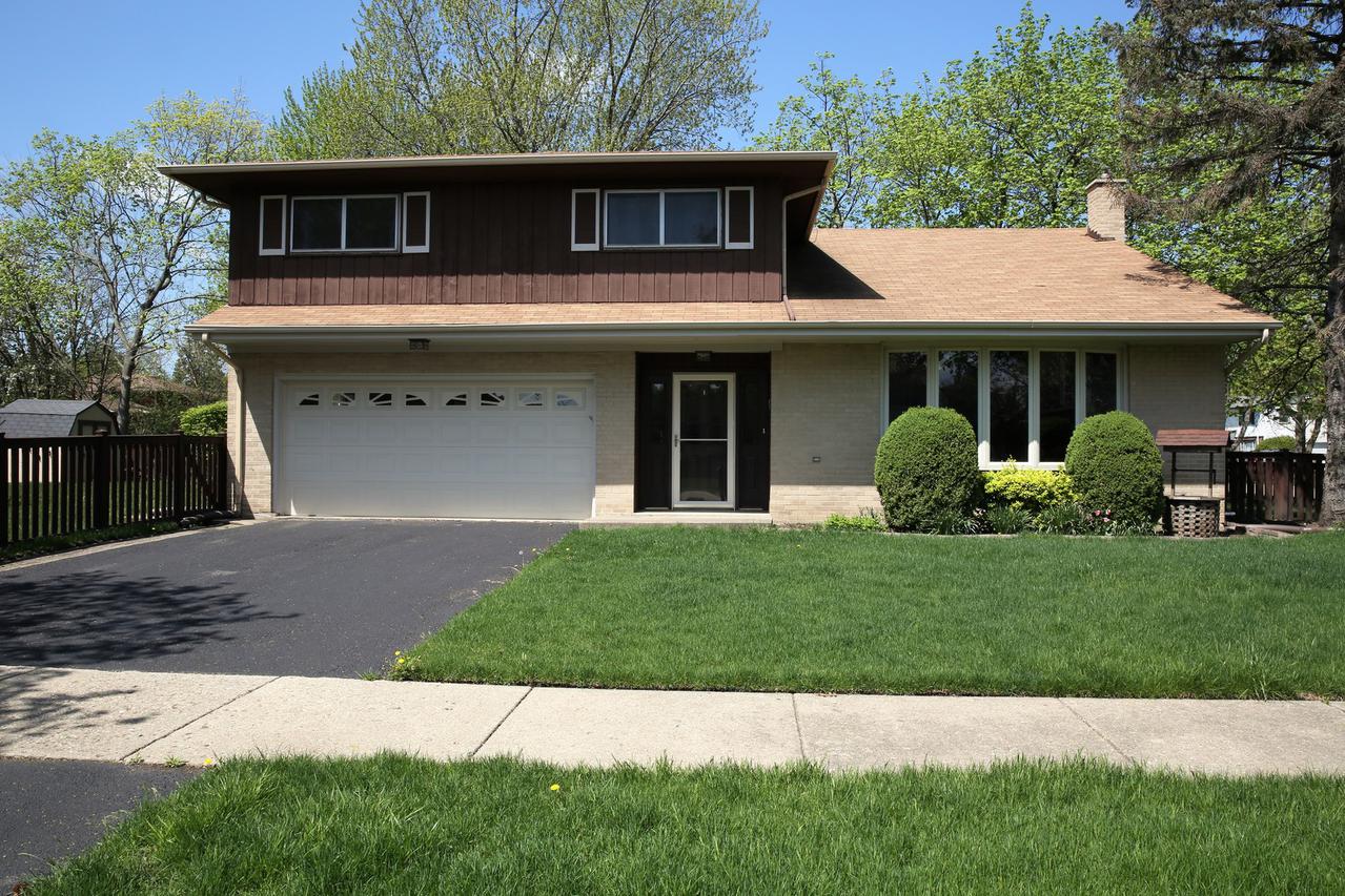 897 Rose Ln., Wheeling, IL 60090