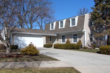 1005 W Cypress Dr., Arlington Heights, IL 60005