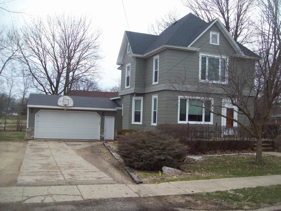 310 Peru St., Walnut, IL 61376