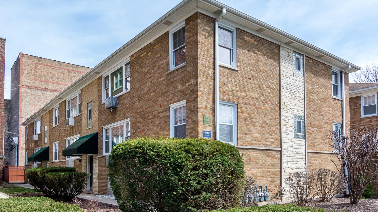 31 S Madison Ave. #4A, La Grange, IL 60525