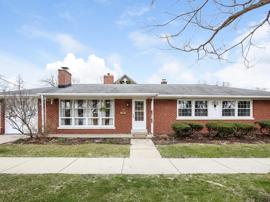97 N Peck Ave., La Grange, IL 60525
