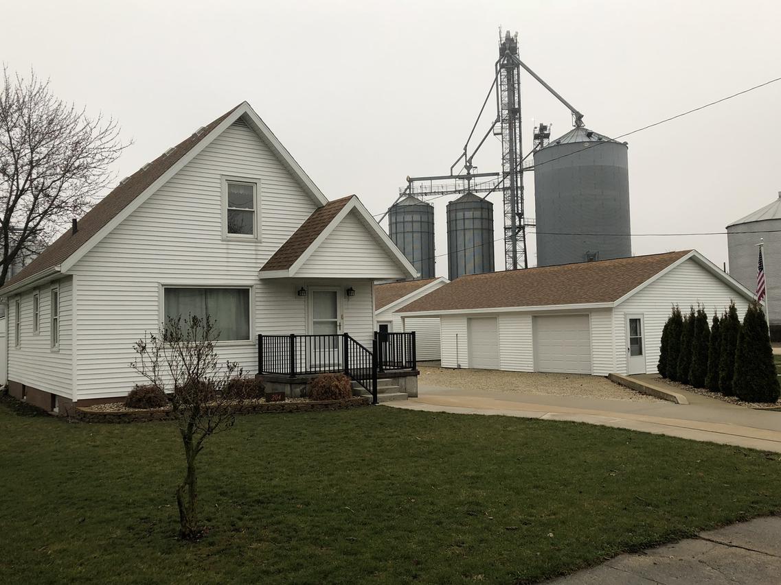 204 N Main St., Roberts, IL 60962