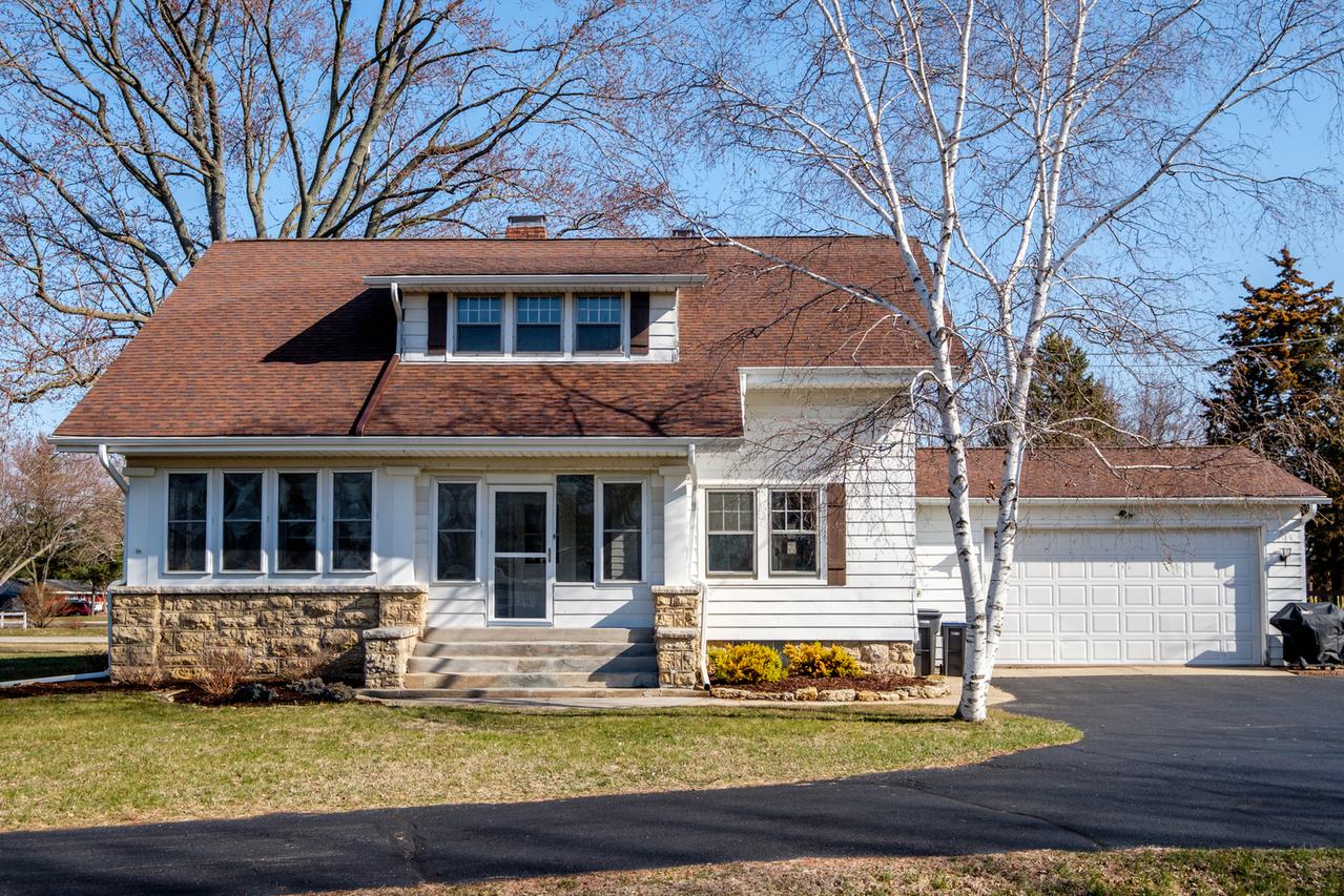 11009 2nd St., Roscoe, IL 61073
