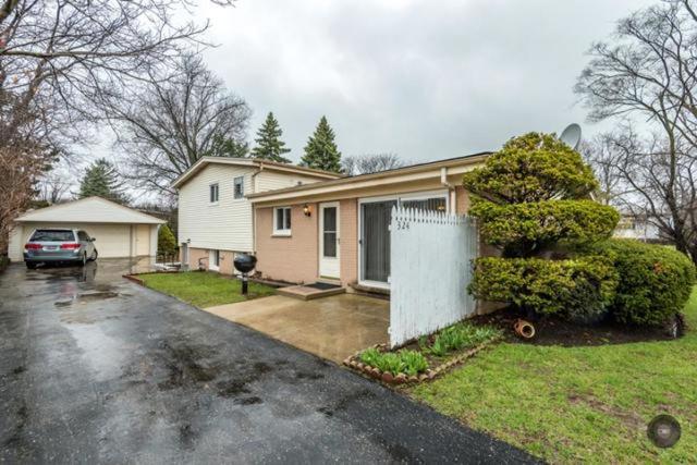 324 Flora Ave., Glenview, IL 60025