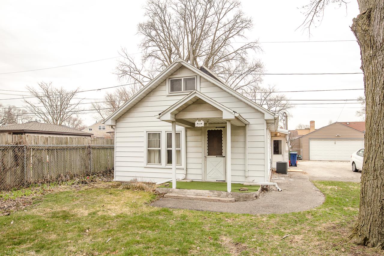 9119 S 53rd Ave., Oak Lawn, IL 60453