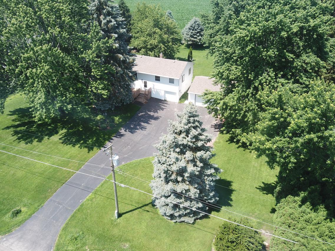 2322 S Van Brocklyn Rd., Freeport, IL 61032