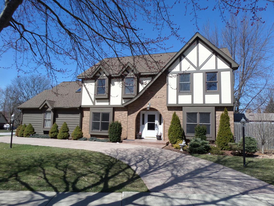 2173 University Dr., Naperville, IL 60565