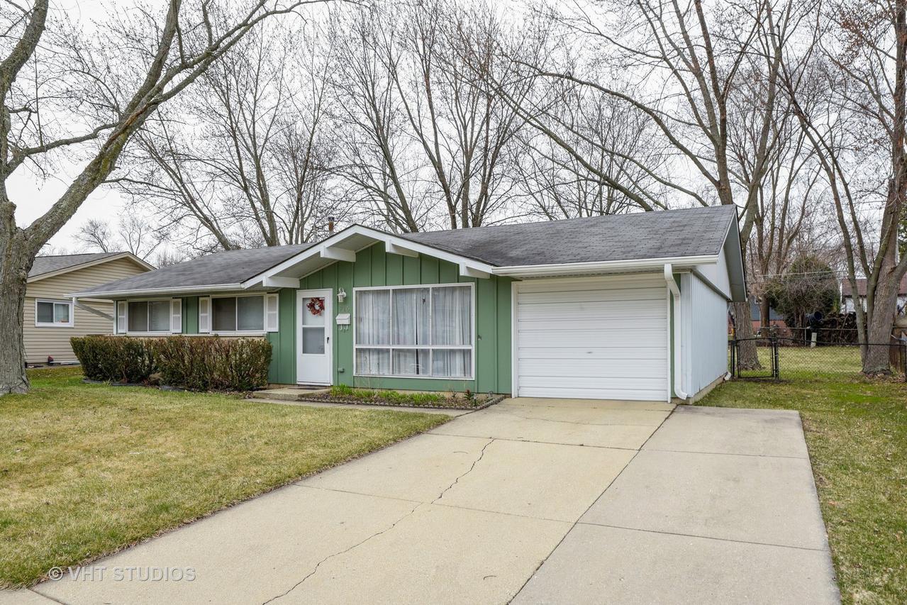 715 Oriole Dr., Streamwood, IL 60107