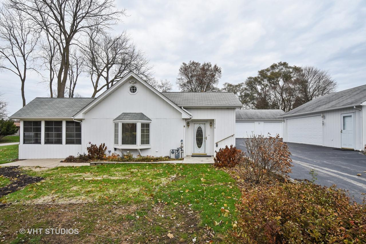 25616 W Lakeview Ave., Wauconda, IL 60084