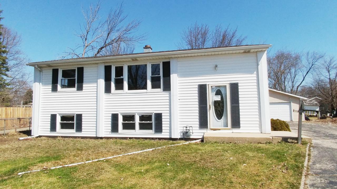 2116 Castle Ct., Waukegan, IL 60087